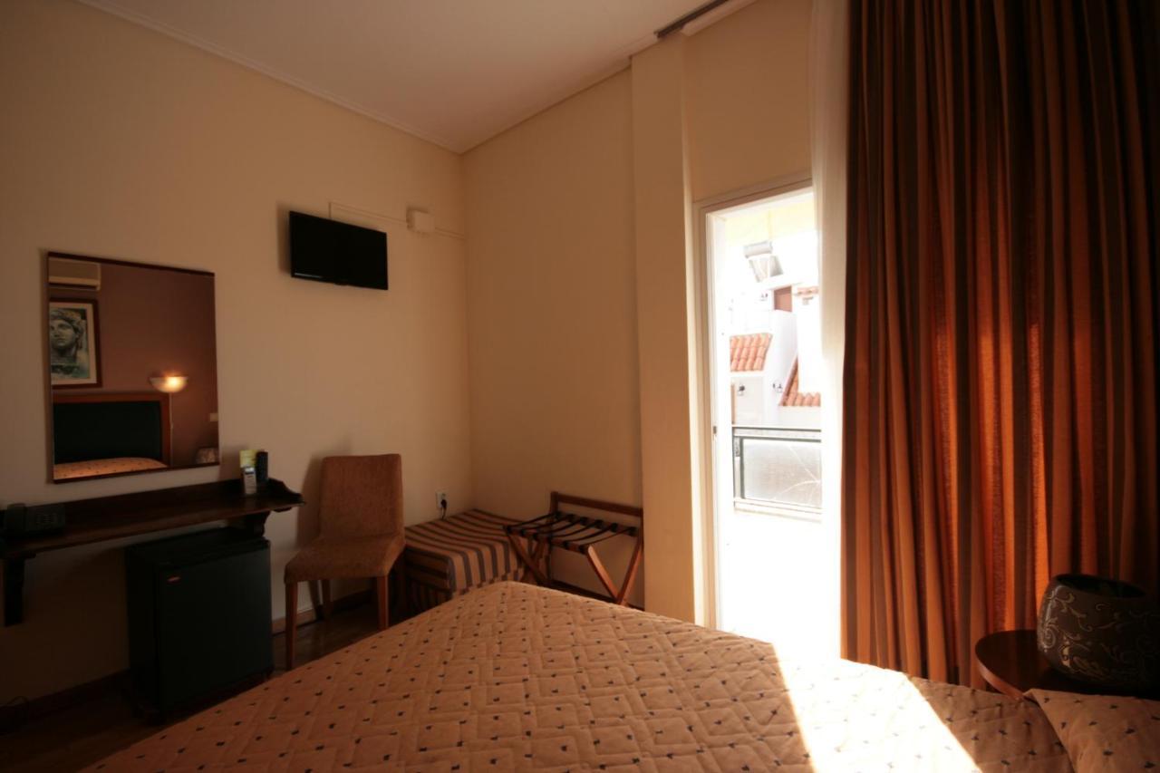 Adams Hotel 2*