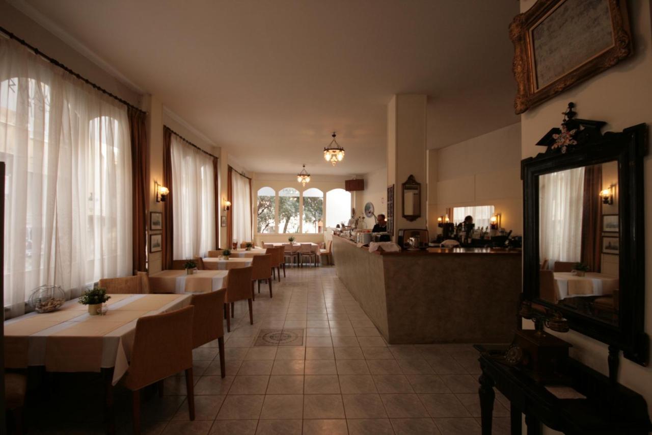 Hotel Adams 2*