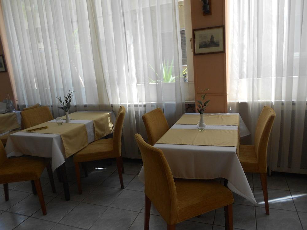 Adams Athens